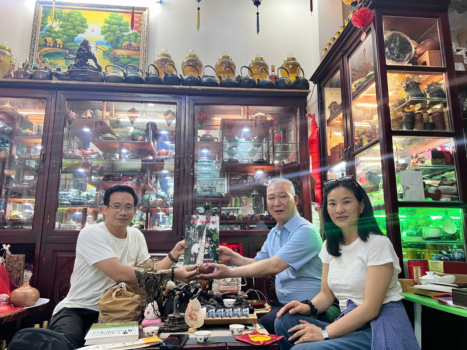 Hành Trình Trà Cổ: Người Sài Gòn Và Kho Báu Trà Phổ Nhĩ Song Hỉ Phúc 1999