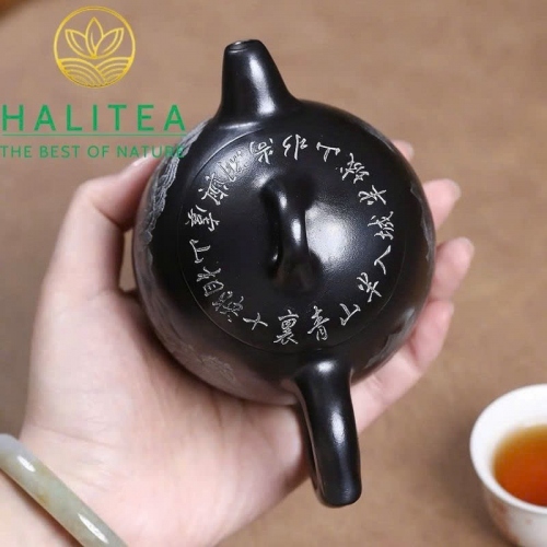 Ấm Tử Sa Tần Quyền Huyền Thiết Thạch Hoàng Khắc Sơn Thủy 300ml