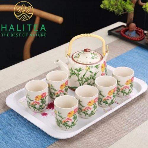 Bộ Ấm Trà Sứ Quai Xách Có Lưới Lọc Họa Tiết Tre Trúc 900ml