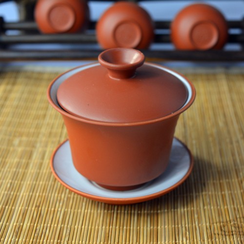 Chén Khải Đất Đen Đỏ Tráng Men Trắng