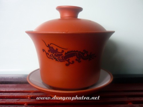 Chung Trà Quý Tộc Đất Đỏ Nâu Tráng Men Trắng Đổi Màu Độc Đáo