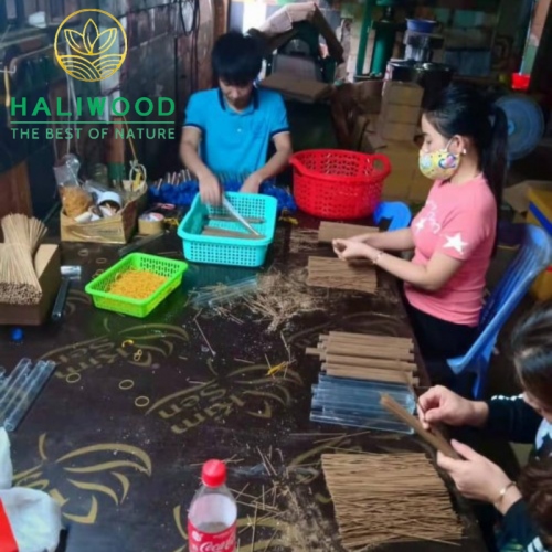 Nhang Không Tăm Trầm Hương Quảng Nam Thiên Nhiên Ống 20gr