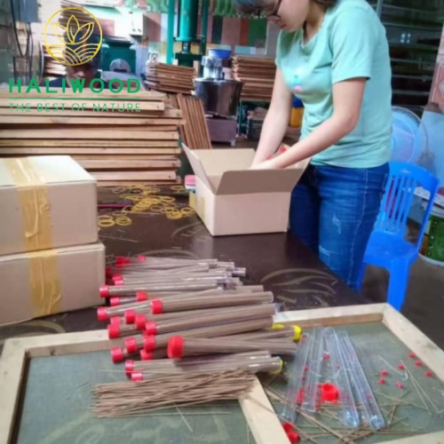Nhang Không Tăm Trầm Hương Quảng Nam Thiên Nhiên Ống 20gr