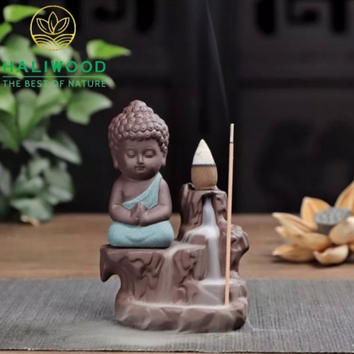 Thác Khói Trầm Hương Chú Tiểu Thiền Bên Thác