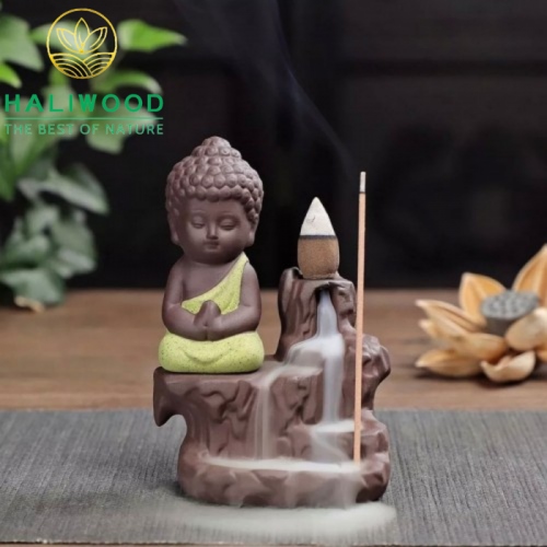 Thác Khói Trầm Hương Chú Tiểu Thiền Bên Thác