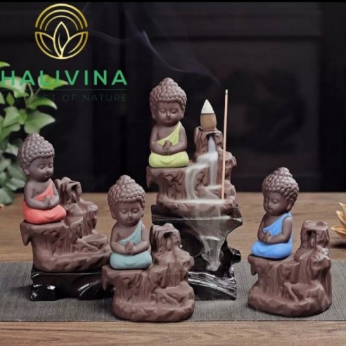 Thác Khói Trầm Hương Chú Tiểu Thiền Bên Thác
