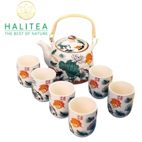 Bộ Ấm Trà Sứ Quai Xách Có Lưới Lọc Họa Tiết Sen Cá 900ml