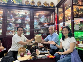 Hành Trình Trà Cổ: Người Sài Gòn Và Kho Báu Trà Phổ Nhĩ Song Sư Hỉ Phúc 1999