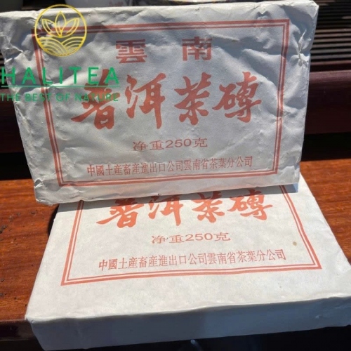 Trà Phổ Nhĩ Chín Đại Ích (Dayi – 7581) 2000 Dòng Cổ Điển – Gạch 250g