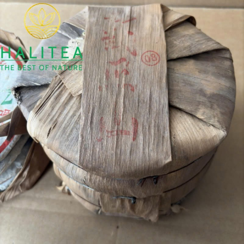 Trà Phổ Nhĩ Sống Dịch Vũ Chính Sơn 2003 – Lục Đại Thụ Đại 2 Đặc Cấp 357gr