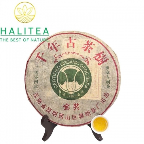 Trà Phổ Nhĩ Sống Lão Ban Chương Hữu Cơ 2004 Đại Bạch Thái – Bánh 357g