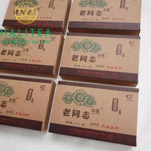 Trà Phổ Nhĩ Sống (Lao Tong Zhi) Lão Đồng Chí Gia Gia 2006 – Gạch 250g